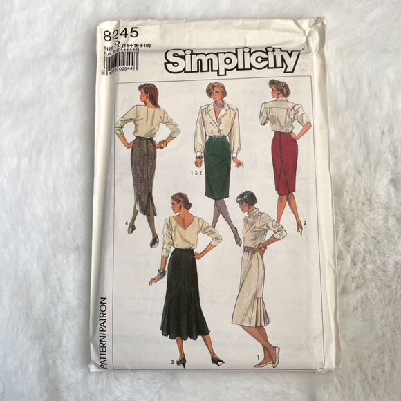 2 Simplicity Sewing Patterns - Picture 4 of 5